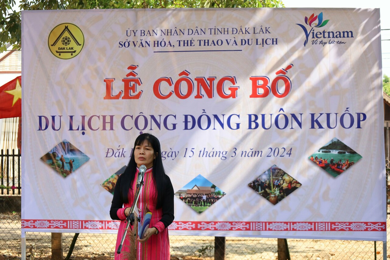 Bà Nguyễn Thụy Phương Hiếu, Phó Giám đốc Sở VHTTDL phát biểu khai mạc tại buổi Lễ công bố